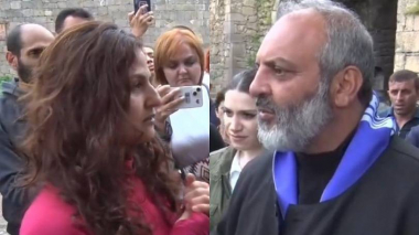 Հայր սուրբը սուտ է խոսում. Վազգեն Գալստանյանը խուսափեց պատասխանել քաղաքացու հարցին