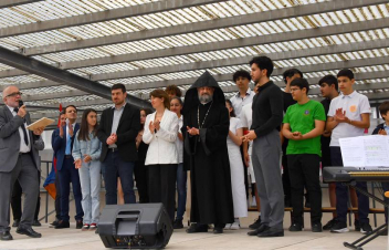 Դեսպան Տոլմաջյանը ներկա է գտնվել Ռենսի քաղաքի հայկական կրթահամալիրի շրջանավարտների հրաժեշտի միջոցառմանը