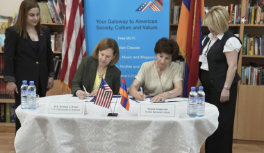 ՀՀ-ում ԱՄՆ դեսպանը և Սյունիքի մարզային գրադարանի տնօրենը փոխըմբռնման նոր հուշագիր են ստորագրել