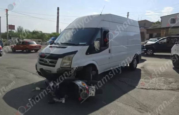 Բախվել են ավտոմեքենան ու մոպեդը. վերջինը կողաշրջվել է, օտարերկրացի մոպեդադավարը տեղափոխվել է հիվանդանոց