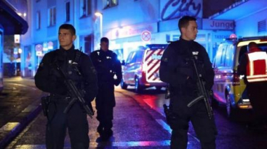 Գերմանիայում փառատոնի ժամանակ անհայտ անձը դանակահարելով սպանել է 3 մարդու, վիրավորվել են 8-ը