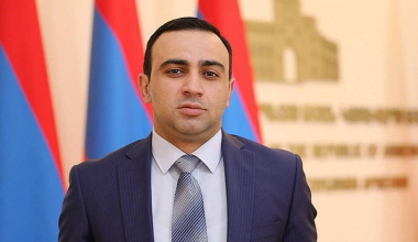 5 հոգով 6 երգ են երգում, 7 հոգով իշխանափոխություն են պահանջում. Տարոն Չախոյանը լուսանկար է հրապարակել