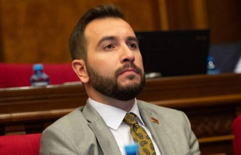 Ի՞նչ կասեին ընտրողներն այս ծանծաղամիտ պարոնին, եթե նույն ամբիոնից պատասխանեին. Կոնջորյանը՝ Գալստանյանի խոսքերի մասին