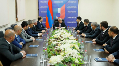 Փաշինյանը Պետական եկամուտների կոմիտեի աշխատակազմին է ներկայացրել ՊԵԿ նորանշանակ նախագահին