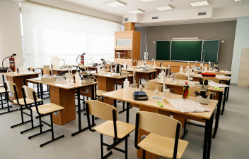 Անկախ տեղակայման վայրից՝ այս պայմանները պիտի ապահովենք. Անդրեասյանը ցույց է տվել դպրոցների լաբորատորիաները