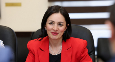 Այս քաղքենի միջավայրը, որում արժեքների փոխարեն անպետք ճոխություն է, միայն փչացնում է երեխաներին. նախարար