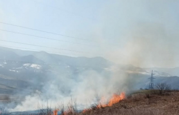 Հրդեհ է բռնկվել Ճոճկան գյուղի մոտակա դաշտավայրում