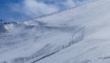 9 անձից բաղկացած արշավախումբ է մնացել Արագած լեռան ձնահյուսի տակ. 8 անձ դուրս է եկել, 1-ն անհետ կորել է