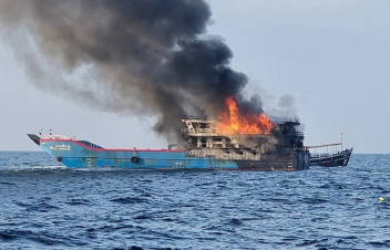 Թաիլանդում զբոսաշրջիկներ տեղափոխող զբոսանավը բռնկվել է հենց ջրի վրա. կան տուժածներ