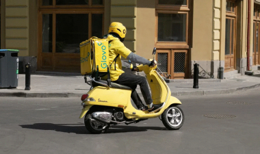 7000 դրամ տուգանք առաքում կատարելիս հեծանիվը կամ մոպեդն առանց սաղավարտի վարելու դեպքում. իրազեկում