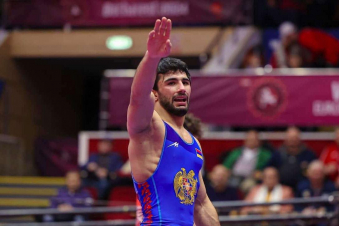 ԵԱ. Ըմբիշ Արման Անդրեասյանը հաղթեց կիսաեզրափակչում և կպայքարի կրկնակի չեմպիոնության համար
