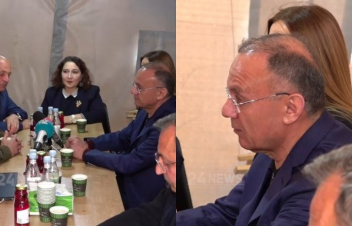 Սեյրան Օհանյանն ու Արծվիկ Մինասյանն արցախցիների վրան են այցելել, ԶԼՄ-ների համար փակ քննարկում ունեցել