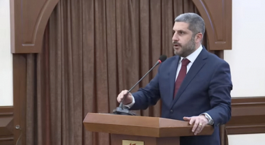 Փառք Աստծո,որ ավագանու անդամները և լրատվականները դեռ չեն անդրադառնում իմ հագուստի չերևացող մասերին. Արմեն Փամբուխչյան