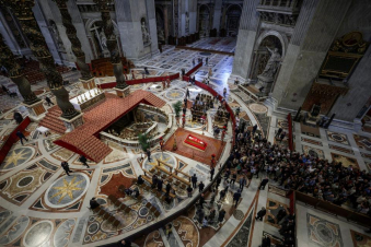 Վատիկանում մեկնարկել է Հռոմի պապի հուղարկավորության արարողությունը