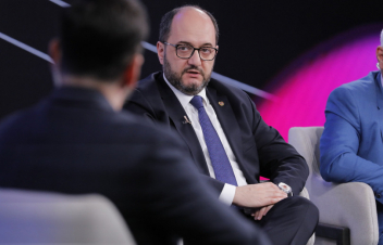 Փող էին տալիս դեսպան նշանակվելու համար, մենք ոտնակոխ ենք անում քո էդ արժեհամակարգը. Արայիկ Հարությունյան