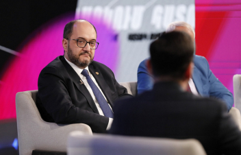 Մերձավանի դպրոցի այս պատմության մեջ էպիկական էր լրագրողի հարցը՝ «Դուք թրքասե՞ր եք». Արայիկ Հարությունյան