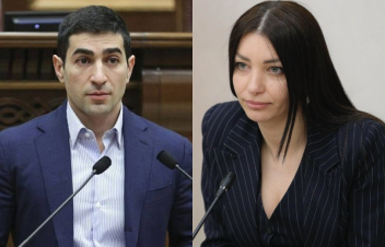 Ո՞վ է ուղիղ եթերում մարդ քաշքշում, պետք ա տանել զուգարանում սպանել իրենց ծնողի օրինակով. Հակոբյանը՝ Քոչարյանին