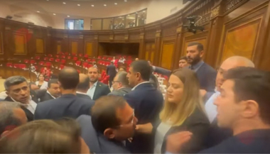 Թաղային խուժանի պահվածքով փորձ է արվում երկրի թիվ 1 քաղաքական հարթակը իջեցնել ախոռի մակարդակի. Չախոյան