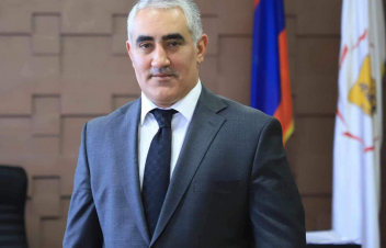 Նոր Նորք վարչական շրջանի ղեկավարը դադարեցնում է իր լիազորությունները