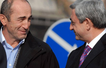 Մի կիսամաշ ուզուրպատոր մեղադրում է մյուսին՝ 3-րդին իշխանությունը չկտակելու համար․ Չախոյան