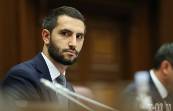 Դուք եկեղեցու կողքին չեք, ձեր ընդդիմադիր սրբազան գործընկերների` քաղաքական պարտնյորների կողքին եք. Ռուբինյան