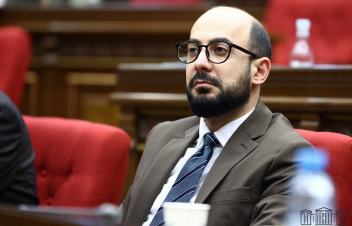 Արթուր Հովհաննիսյանն ԱԺ ամբիոնից Գարեգին Բ-ին շնորհավորել է Հայրերի օրվա կապակցությամբ