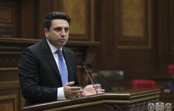 Թող պատասխանեն՝ ինչո՞ւ էին մեր ամանի մեջ լցնում ջուր, կաղամբ, կարտոֆիլ ու կիլկի, հացն էլ՝ 7 օրը մեկ. Սիմոնյան