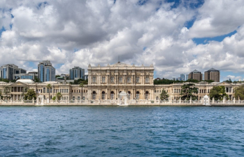 Էրդողանն ու Փաշինյանը կհանդիպեն Ստամբուլի Դոլմաբահչե պալատում, որի ճարտարապետը հայ է