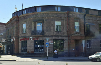 Գյումրու «Հացատան» դիմաց կրակոցներ են հնչել. հայտնի մարդկանց անուններ են շրջանառվում. մանրամասներ