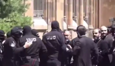 Իրավապահներին չհանձնվելով Աջապահյանը փորձում է բախումներ հրահրել Մայր Աթոռում