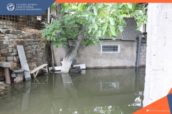 Ջրվեժ գյուղում առվի հունը բարձրացել է՝ ջրալցվել են տների բակեր, ավտոտնակներ և նկուղներ