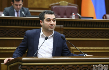 Երևի հիմա Ռոբերտ Քոչարյանը մտքում հարց է տալիս Միքայել Աջապահյանին. Հրաչյա Հակոբյանը գրառում է արել