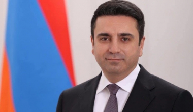 Ոչ մեկ չպետք է իրեն վեր դասի օրենքից՝ անկախ իր կարգավիճակից և հասարակության մեջ զբաղեցրած դիրքից. ԱԺ նախագահի ուղերձը