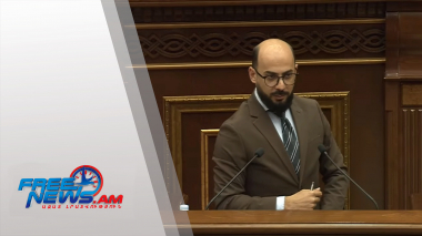 Հոկտեմբերի 27 ի, Մարտի 1 ի, ԼՂ հանձնման, Նոյեմբերի 9 ի վրա դաջված են Ռ Քոչարյան, Ս Սարգսյան, ՀՅԴ