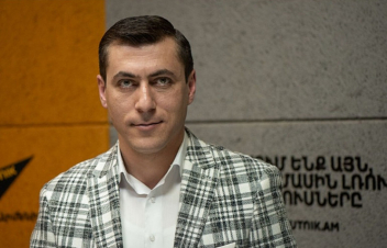 Վաղը՝ երեկոյան ժամերից, Սև ծովը մեզ կզովացնի. Սուրենյան