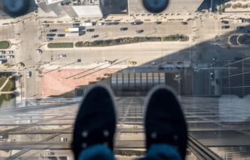 Քաղաքացին փորձել է ինքնասպանություն գործել՝ նետվելով Գյումրու շենքերից մեկի տանիքից. միջադեպը կանխվել է