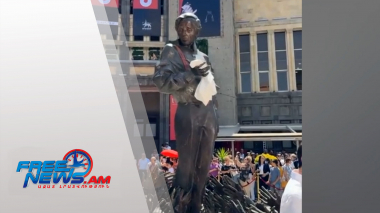 Երևանի Ազնավուրի հրապարակում բացվեց Շառլ Ազնավուրի արձանը