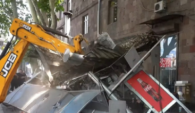 Ապամոնտաժվել են Տիգրան Մեծի պողոտա 31Ա հասցեում ապօրինի տեղակայված սննդի կետերը. Երևանի քաղաքապետարան