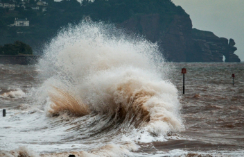 Կամչատկայում երկրաշարժից և Ճապոնիայում ցունամիի նախազգուշացումից հետո ալիքներն ափ են նետել մի քանի կետի