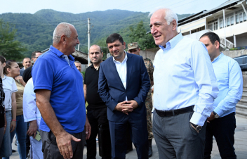 Առաջին նախագահն եք, որ եկել եք, ինչպես և Փաշինյանը՝ որպես վարչապետ. նախագահն այցելել է Ճակատեն և Ներքին Հանդ