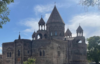 Դատախազությունը պահանջում է անվավեր ճանաչել ՊՆ-ի և Մայր Աթոռի միջև 2018-ին կնքված նվիրատվության պայմանագիրը