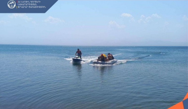 Վեց քաղաքացի ջրային ներքնակով մոտ 2 կմ հեռացել էին Սևանի ափից և չէին կարողանում վերադառնալ․ փրկարարները հասել են օգնության