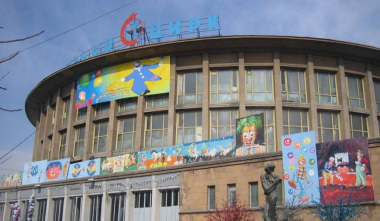 15 տարի մի կրկեսի շենք վերակառուցել չկարողացող միլիարդատերերը որոշել են պատմեն, թե ինչպես են օլիգարխները Վանաձորը դարձնելու արդյունաբերական կենտրոն. Վահագն Ալեքսանյան