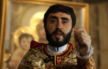 Մարդկանց հոսքը այնքան մեծ է եղել, որ մի մասը եկեղեցում չի տեղավորվել․ Հովհաննավանքում Սուրբ Պատարագ է մատուցել Տեր Արամը