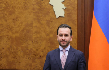 Խաղաղությունը հաստատված է, հպատակությունը ավարտված է, ապագան այսօր է. կեցցե´ խաղաղությունը. Կոնջորյան