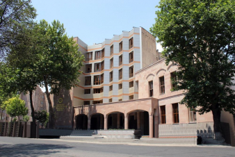 Ատրճանակները պահել են կնոջ և երեխայի ուղղությամբ, պահանջել ոսկյա զարդեր, գումար. Լոռիի ավազակության դեպքի վարույթի նախաքննությունը 3 անձի մասով ավարտվել է