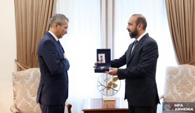 Արարատ Միրզոյանը դեսպան Բոլատ Իմանբաևին պարգևատրել է Բարեկամության շքանշանով