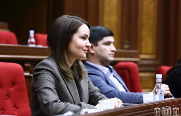 Ժողովրդին տգետ են ասում, բայց նրանց ակտիվ մասնակցությամբ փողոցային շարժում են ակնկալում. Ղազարյան