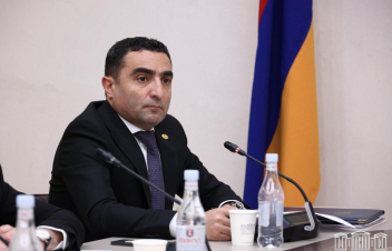 ՀԷՑ-ի տնօրինությունը օգոստոսին էլ պարգևավճար չի ստացել, ազատվել են որոշ բարձր վարձատրվող անձինք. Պետրոսյան