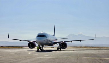 Այսօրվա առաջին չվերթով Գյումրիից Լառնակա է մեկնել 98 ուղևոր, հակառակ ուղղությամբ՝ 23 ուղևոր. Խուդաթյան